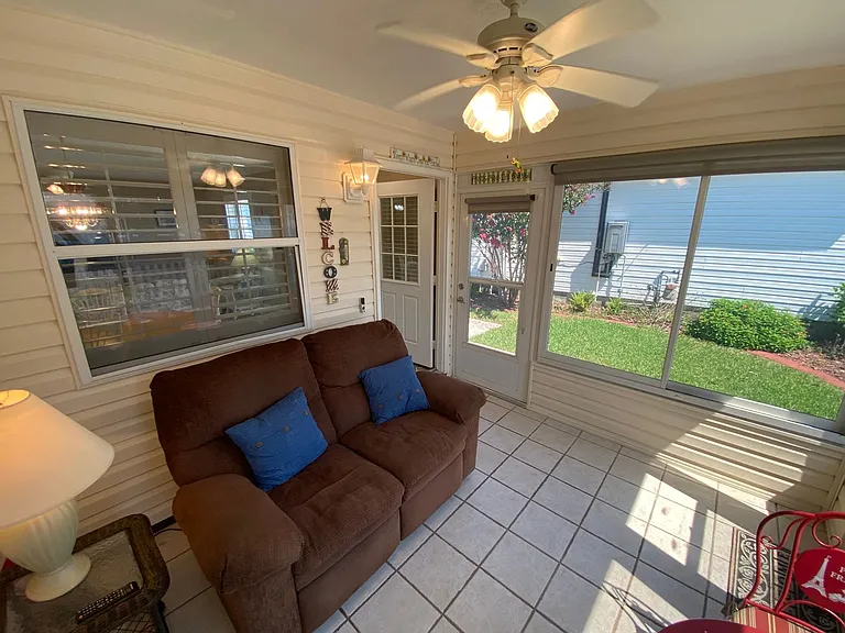 440 Canterbury Ct — Photo 5