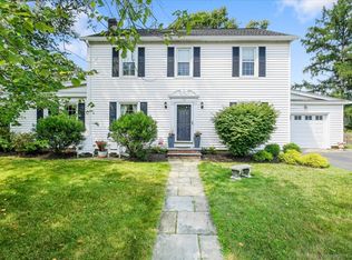 24 Juniper Ridge Dr, Danbury, CT 06811