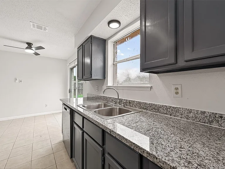 7523 La Place Dr — Photo 18