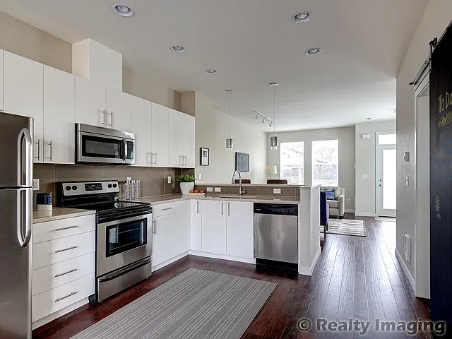 Axis PDX Apartments — Photo 13