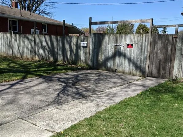 270 E 43rd St, Hamilton, ON L8T 3B7