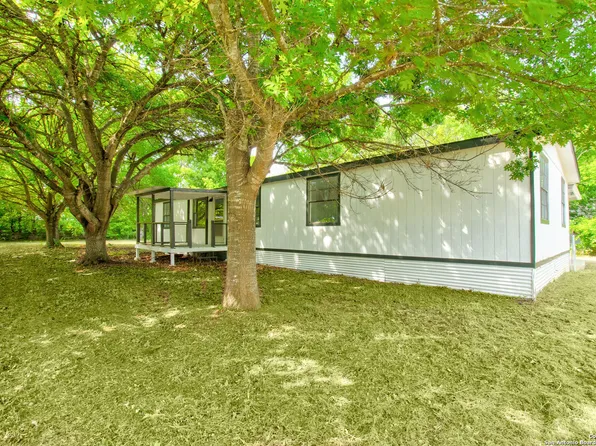 232 WOODCREEK CIR, McQueeney, TX 78123