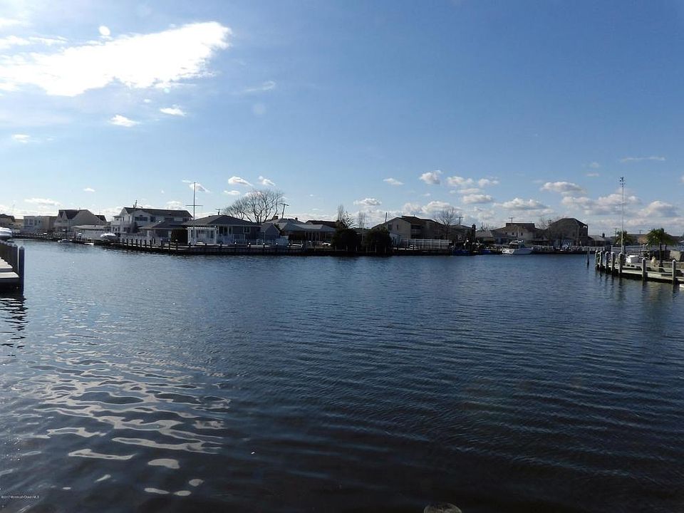 1st image of 628 Bayview Dr