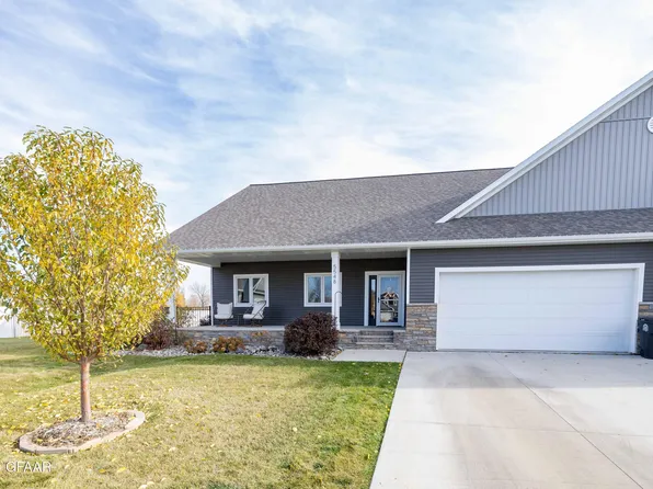 5548 Lee Cir, Grand Forks, ND 58201