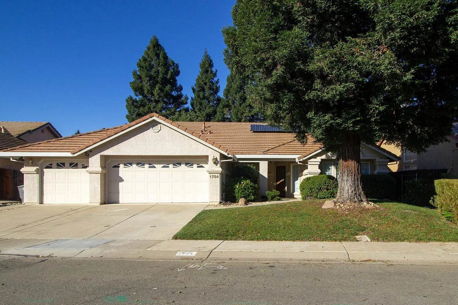 1754 Pheasant Dr photo 1