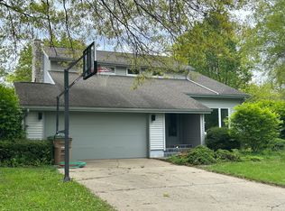 943 Goldfinch Rd, Columbus, IN 47203