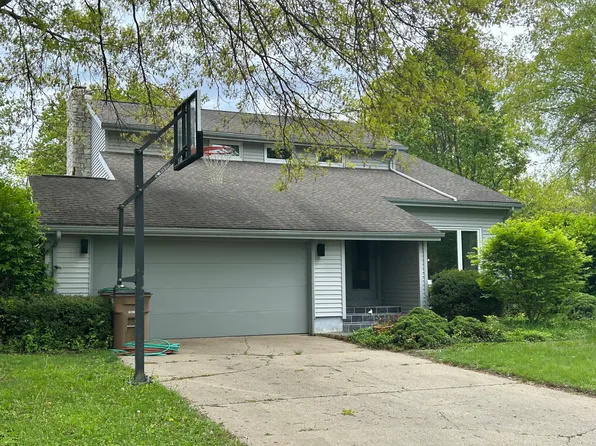 943 Goldfinch Rd, Columbus, IN 47203