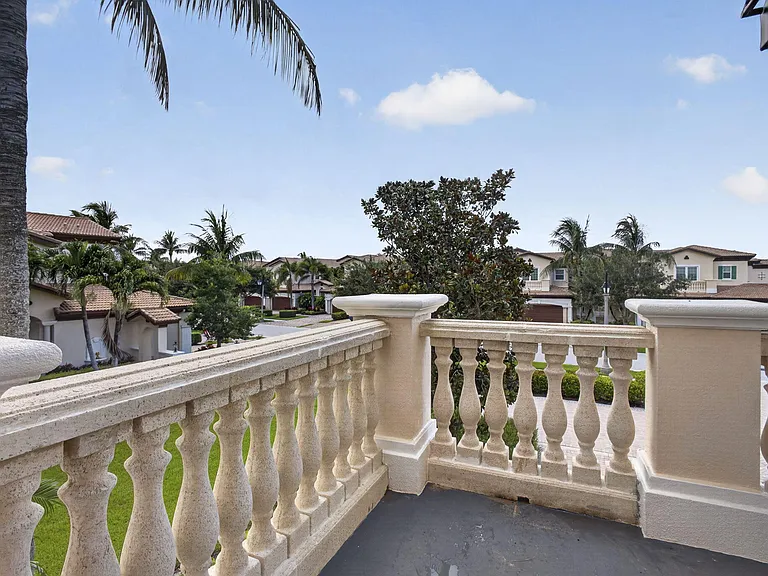 222 Tresana Blvd #44 — Photo 37