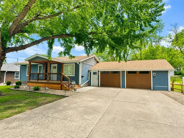1403 Fargo Ave, Spirit Lake, IA 51360