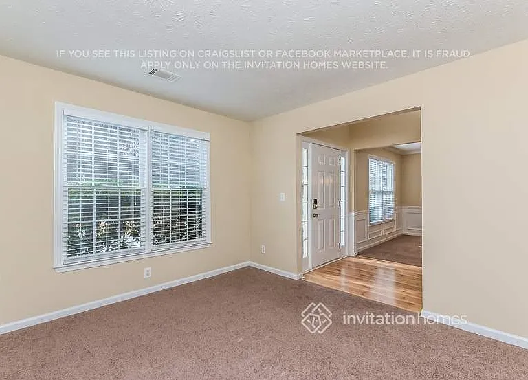 1040 Deer Hollow Dr — Photo 2