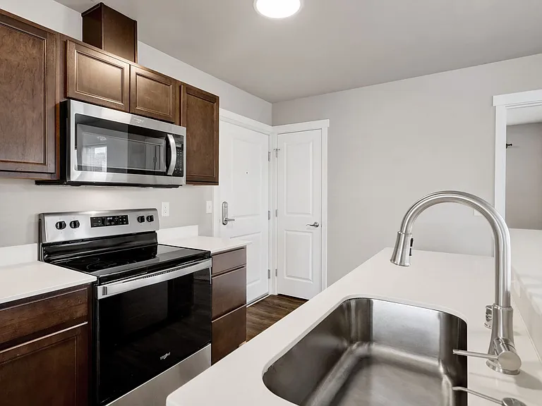 2101 Broadway — Photo 19