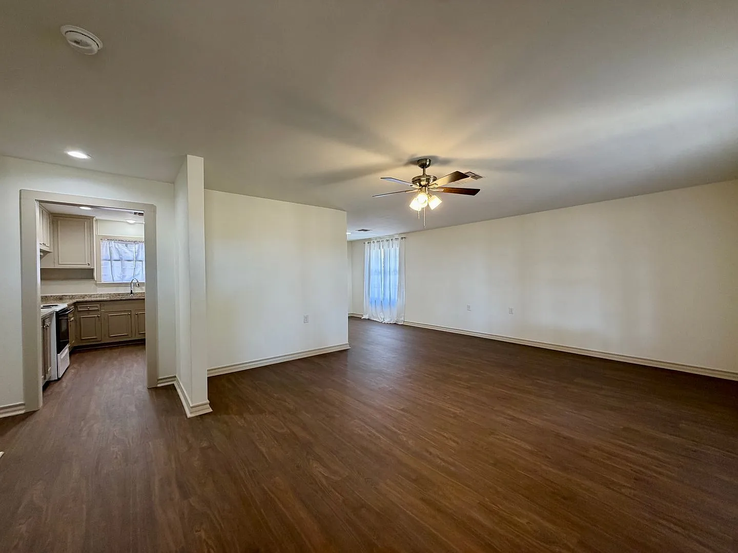 3BR / 2BA Fully Updated House in China Spring — Photo 2