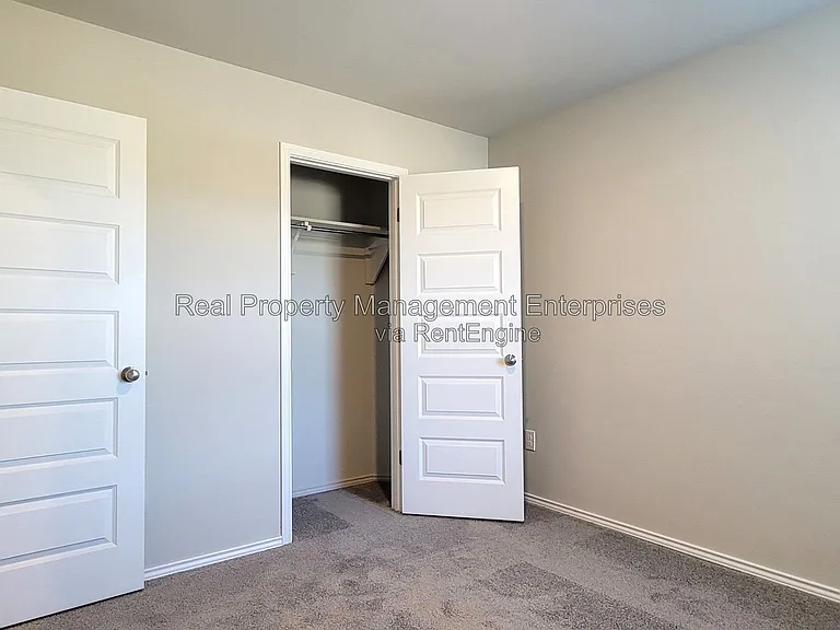 9501 NW 118th St — Photo 12