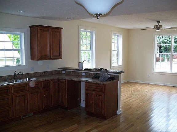 3rd image of 741 E 11th Ave