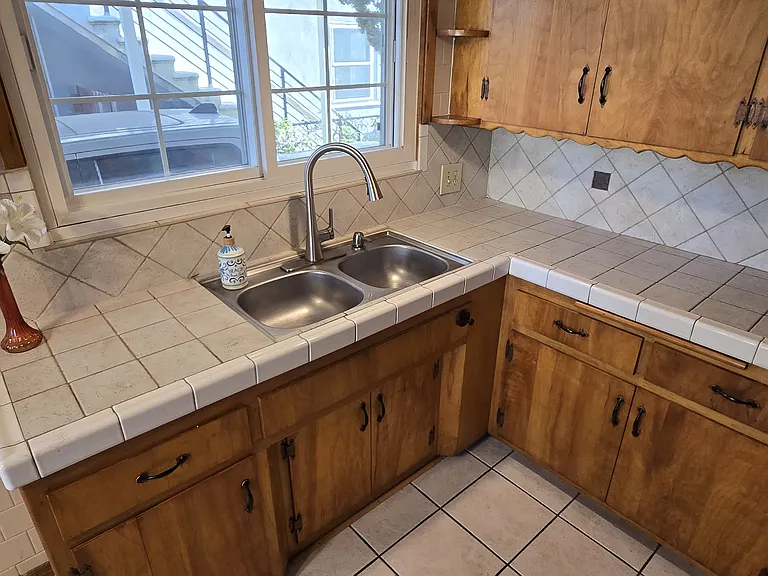 512 S Flower St — Photo 3