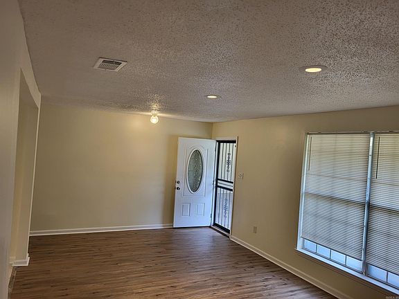 3rd image of 9105 Peach Tree Ln