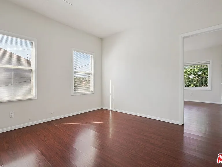 1464 3/4 W 35th Pl — Photo 8