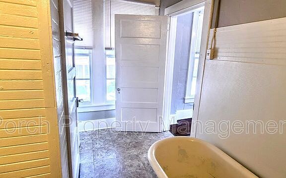 3rd image of 320 N Barcelona St APT 4