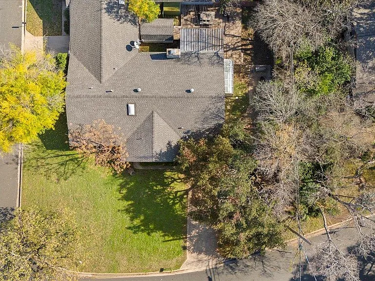 8713 Azalea Trl — Photo 11