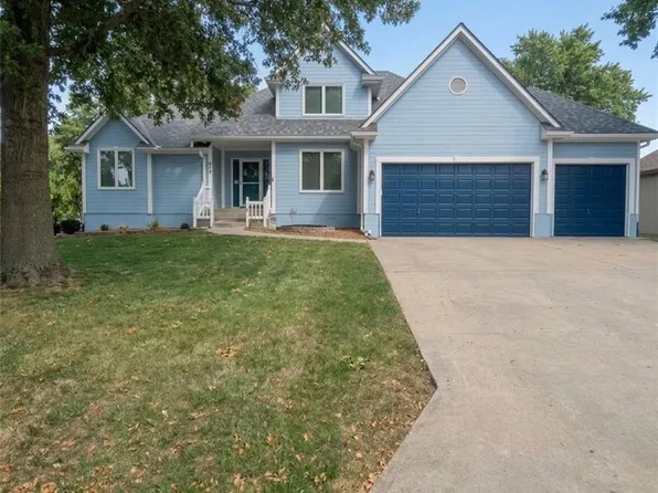 910 Sweet Cherry Pl, Belton, MO 64012