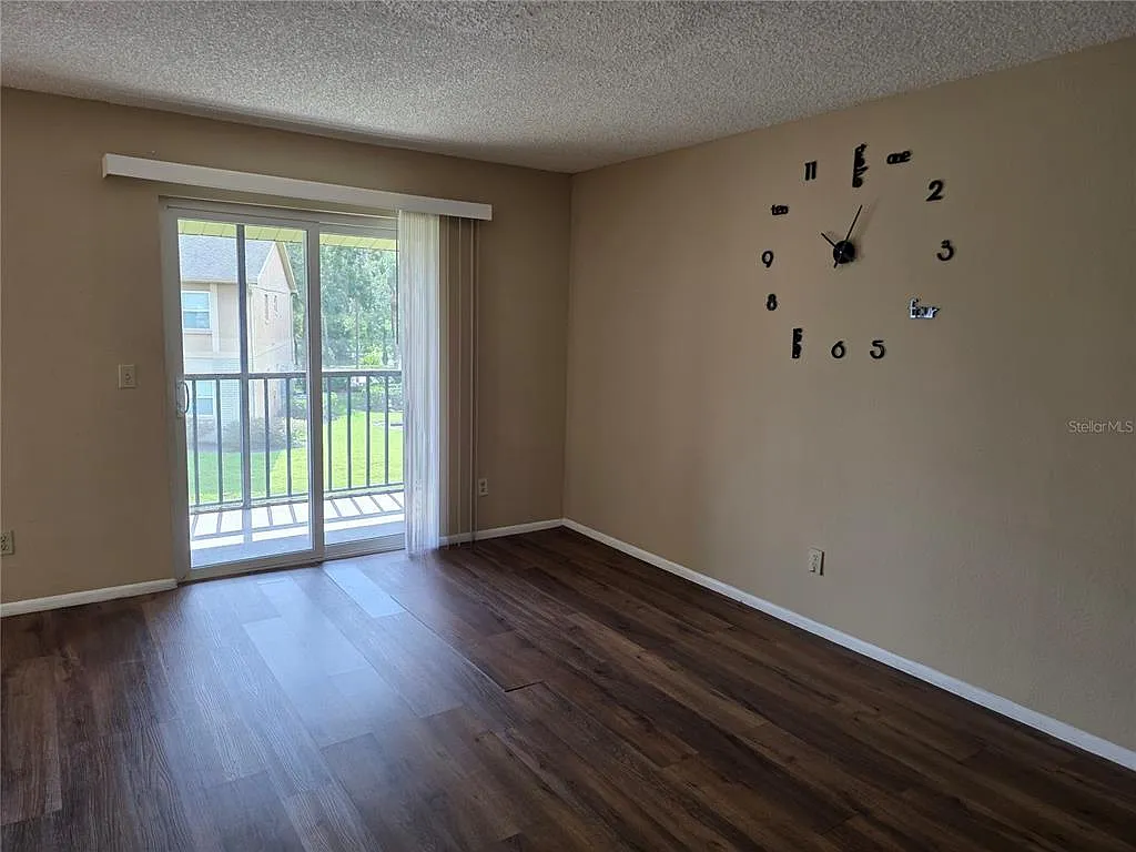 2 bed, 2.0 bath, 905 sqft, $1,600 — Photo 2