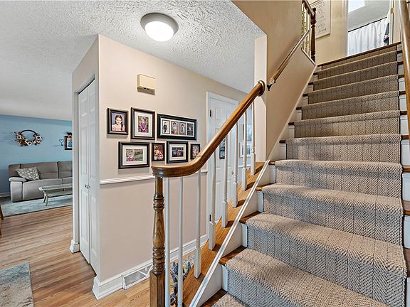 2nd image of 86 Fawnvue Dr