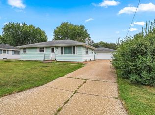 1146 Honeysuckle Ln, Neenah, WI 54956