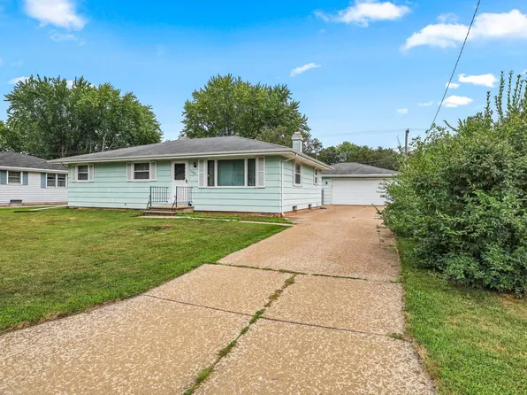 1146 Honeysuckle Ln, Neenah, WI 54956