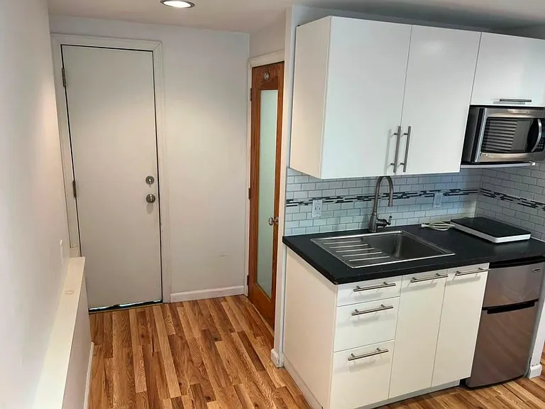 337 Whiton St — Photo 2