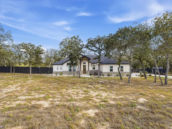 1196 County Road 319, La Vernia, TX 78121
