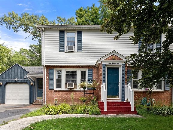 2nd image of 423 Tiffany St