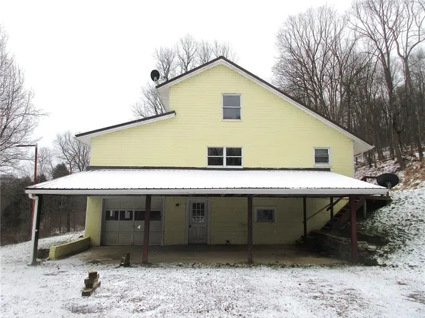 746 Hunters Ridge Rd, Mount Morris, PA 15349