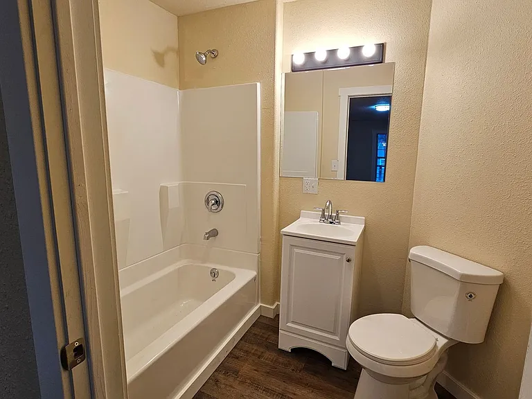 400 Railroad Ave — Photo 21