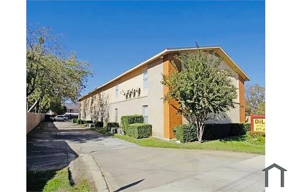 Building Photo - 900 N Center St #205