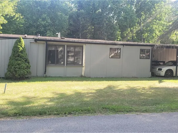 26 Pebbleridge Dr, Medina, NY 14103