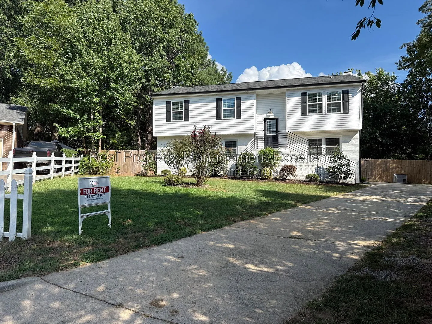 4 bed, 3.0 bath, 2295 sqft, $2,600 — Photo 2