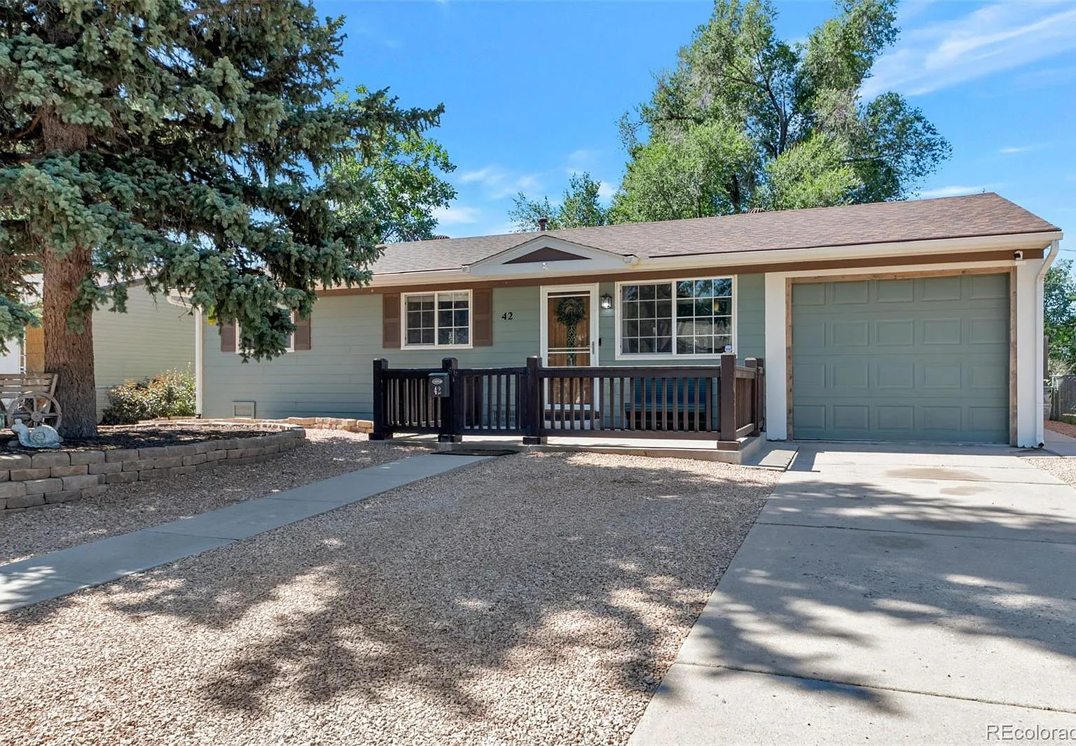 3 bed, 1.0 bath, 913 sqft, $2,100 — Photo 1