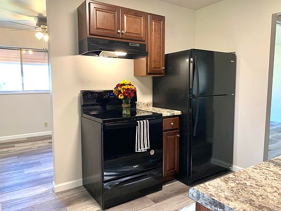 4th image of 2412 Southdale Dr