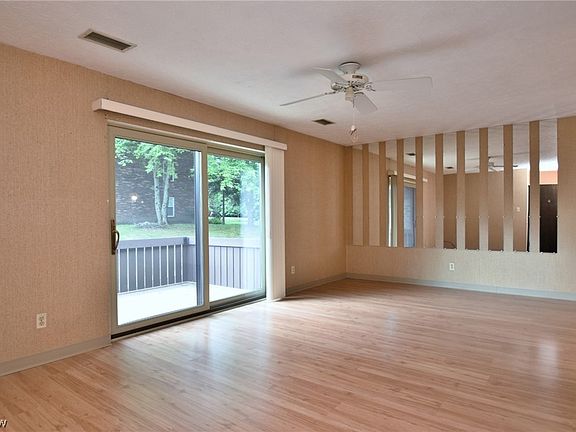 5th image of 6890 Carriage Hill Dr