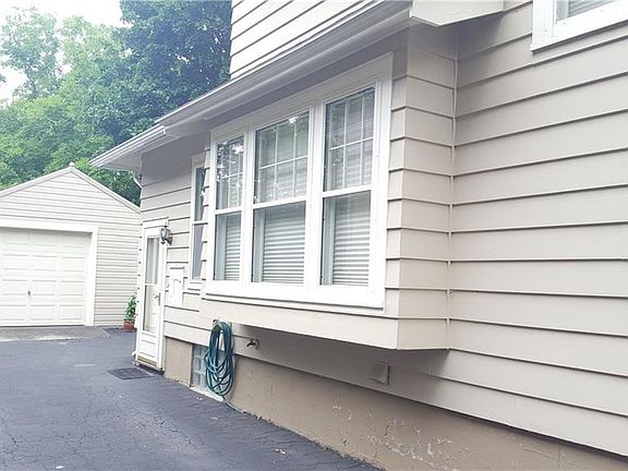 2nd image of 208 Park St
