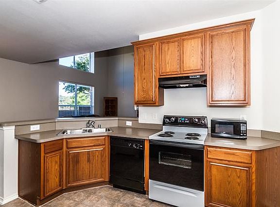 5th image of 2925 Jowett Dr