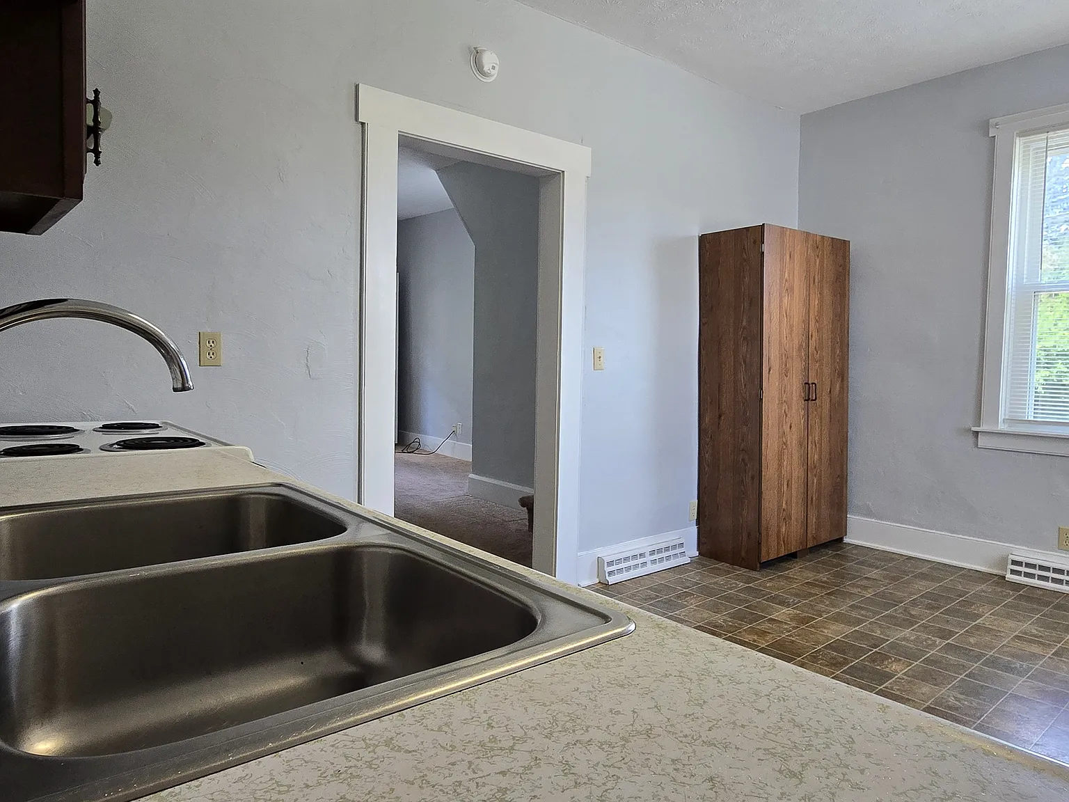 Large one bedroom duplex! — Photo 4