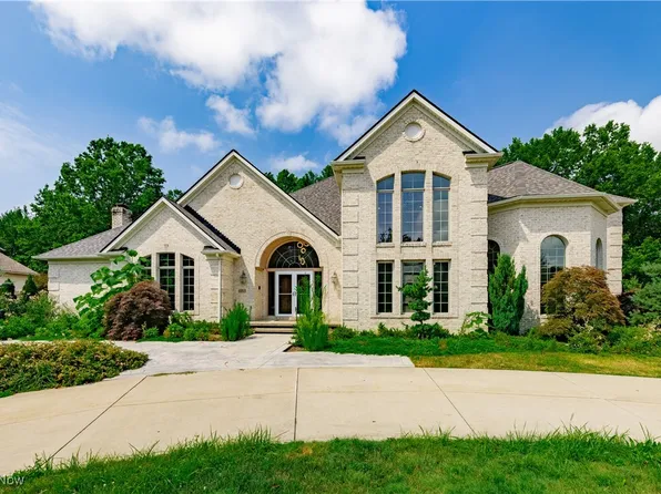 6213 Diana Ct, Highland Heights, OH 44143