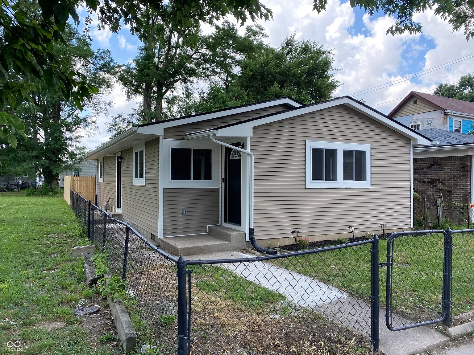 1718 Draper St photo 1