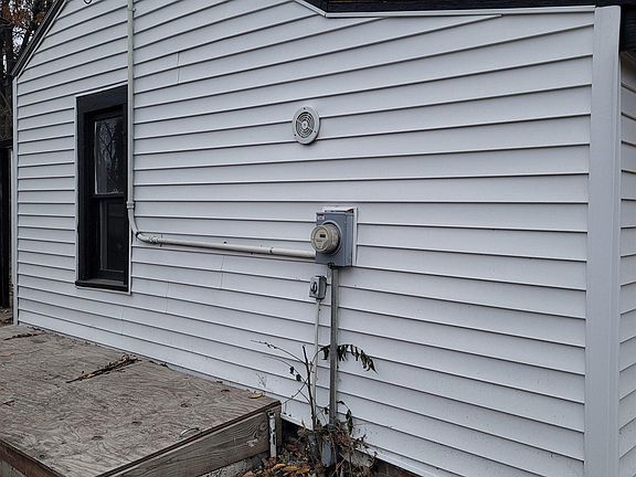 3rd image of 1421 W 30th St