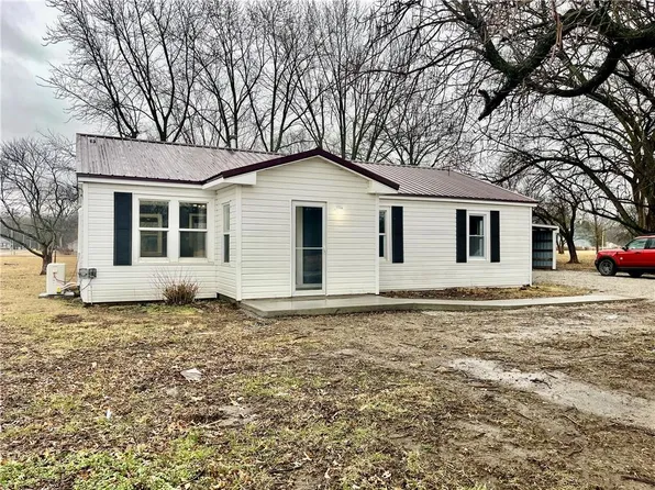 701 S 8th St, Rich Hill, MO 64779