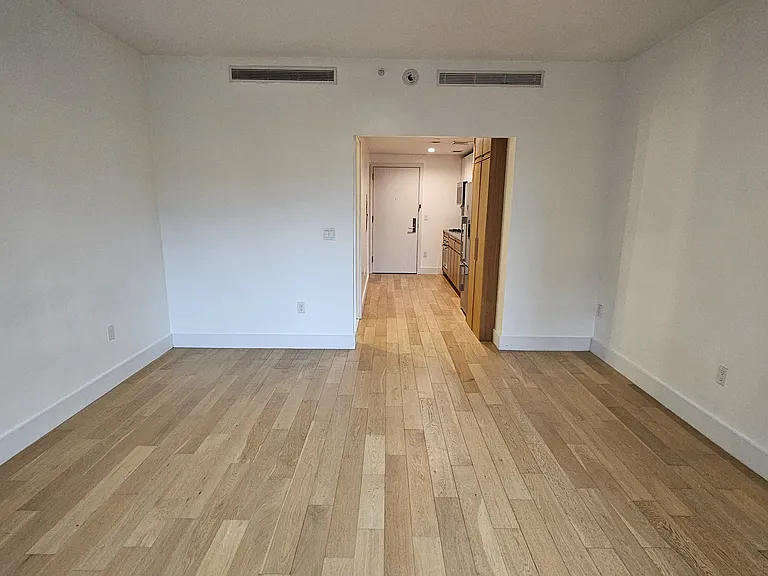 264 Webster Ave #205 — Photo 4