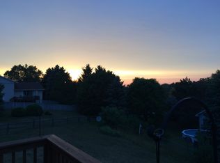 1102 Lakeview Ct, Petoskey, MI 49770