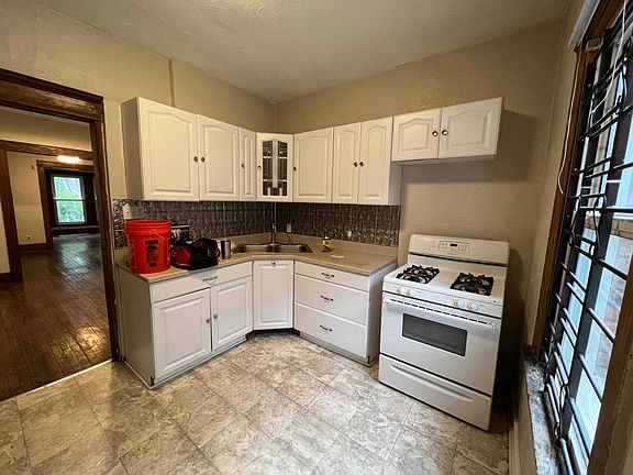 2nd image of 1607 Putnam St #1607
