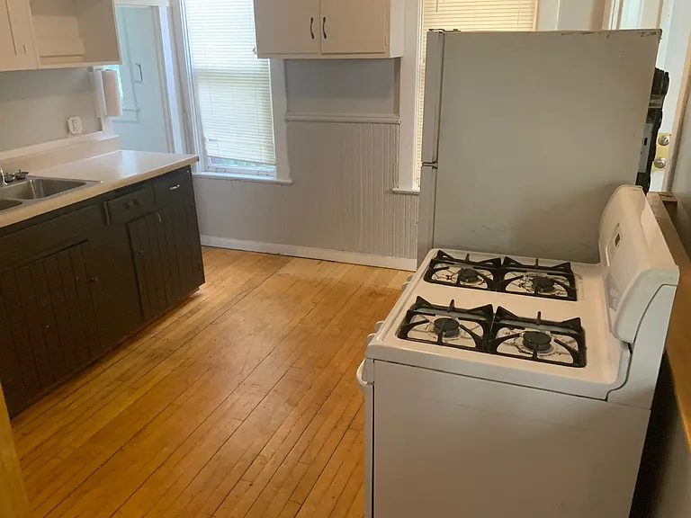 5 bed, 2.0 bath, 1544 sqft, $1,795 — Photo 8